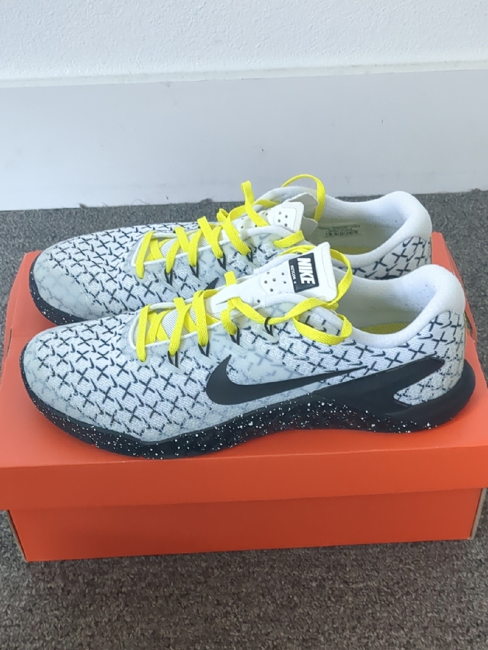 Nike White & Yellow Speckled Training Sneakers